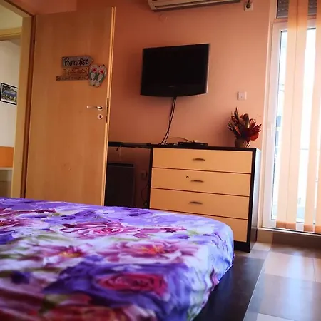 Kamelia Garden 2 *